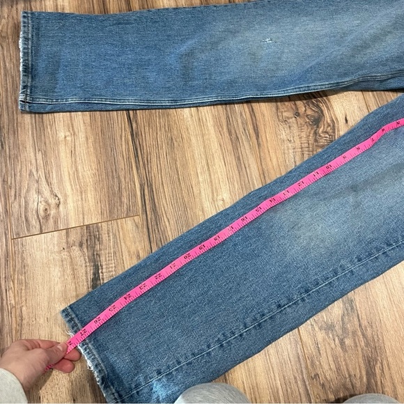 Abercrombie & Fitch Ultra High Rise 90’s Straight Jean - Picture 7 of 8